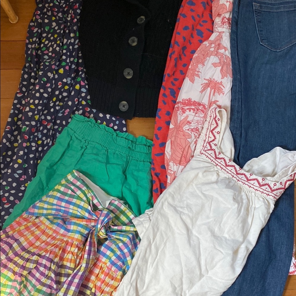 Bundle of women’s XS/S/2 clothing